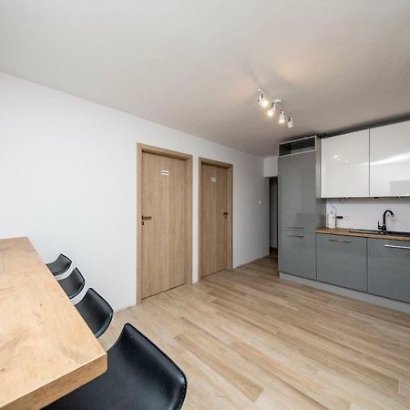 6 Cities Rooms Варшава Екстер'єр фото