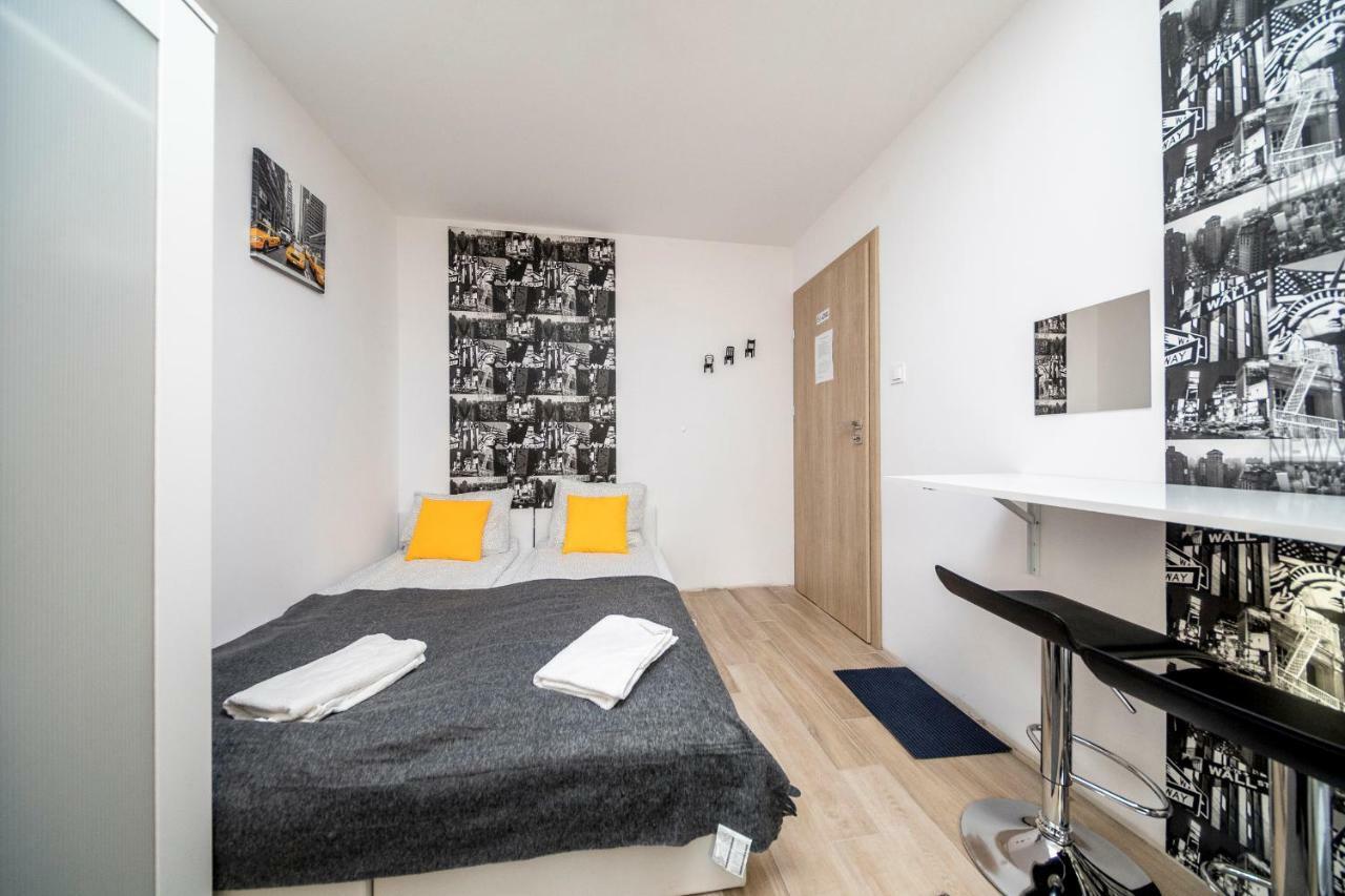 6 Cities Rooms Варшава Екстер'єр фото