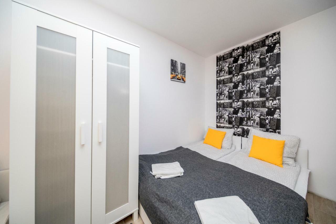 6 Cities Rooms Варшава Екстер'єр фото
